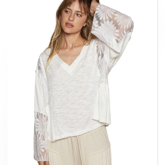 POL Tops - POL V-Neck Floral Lace Knit White Top Women's Lace Detail Shirt Large